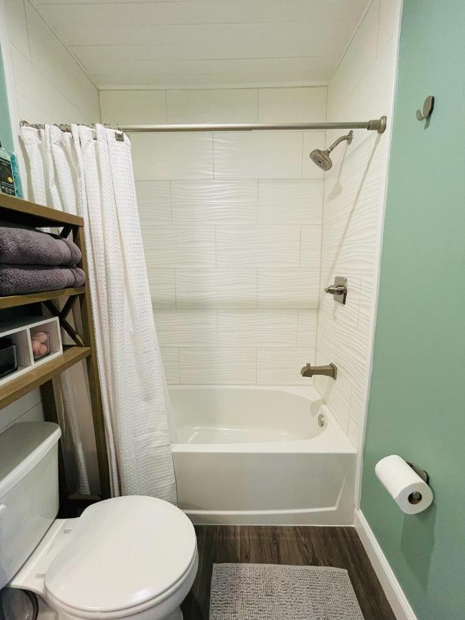 Coastal Chic Suite With Kitchenette And Private Entrance St. Petersburg Ngoại thất bức ảnh