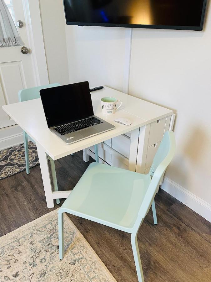 Coastal Chic Suite With Kitchenette And Private Entrance St. Petersburg Ngoại thất bức ảnh