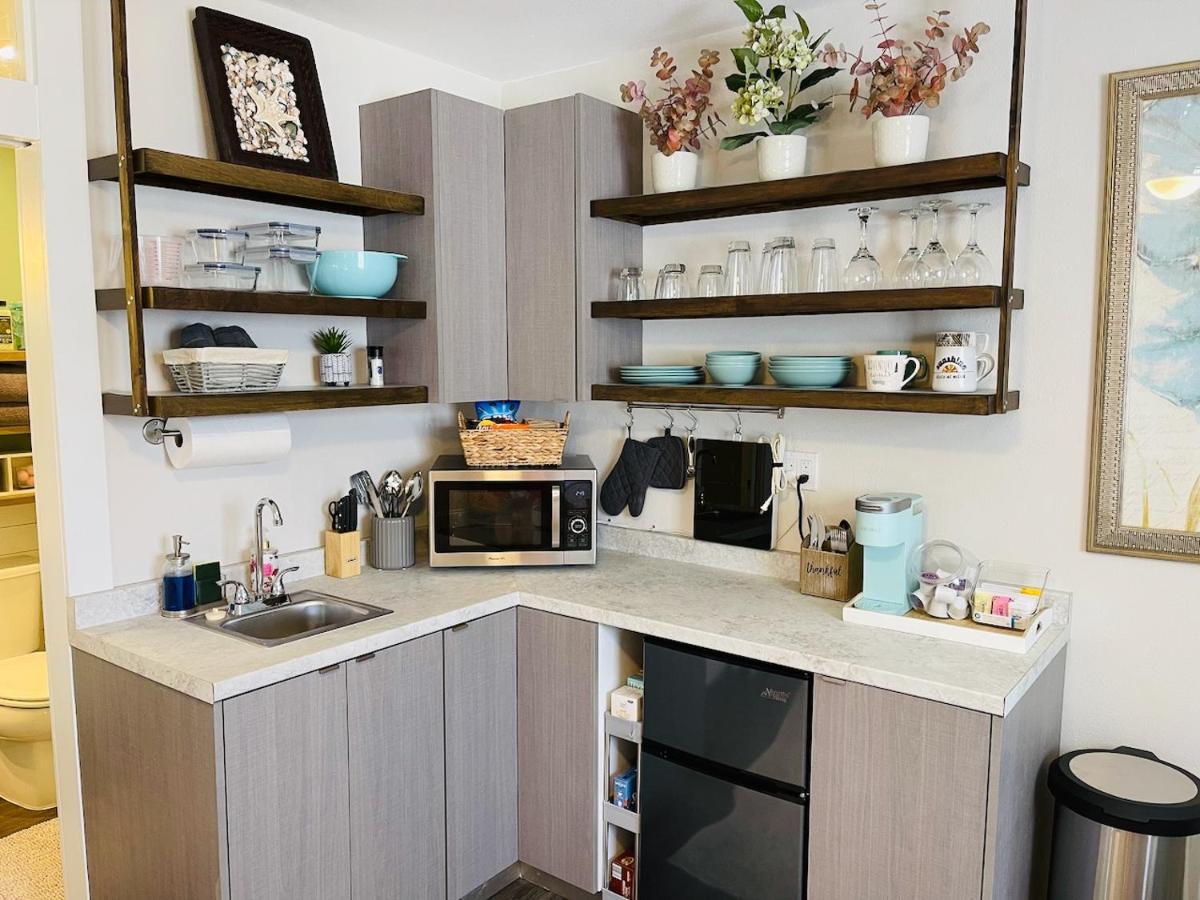 Coastal Chic Suite With Kitchenette And Private Entrance St. Petersburg Ngoại thất bức ảnh